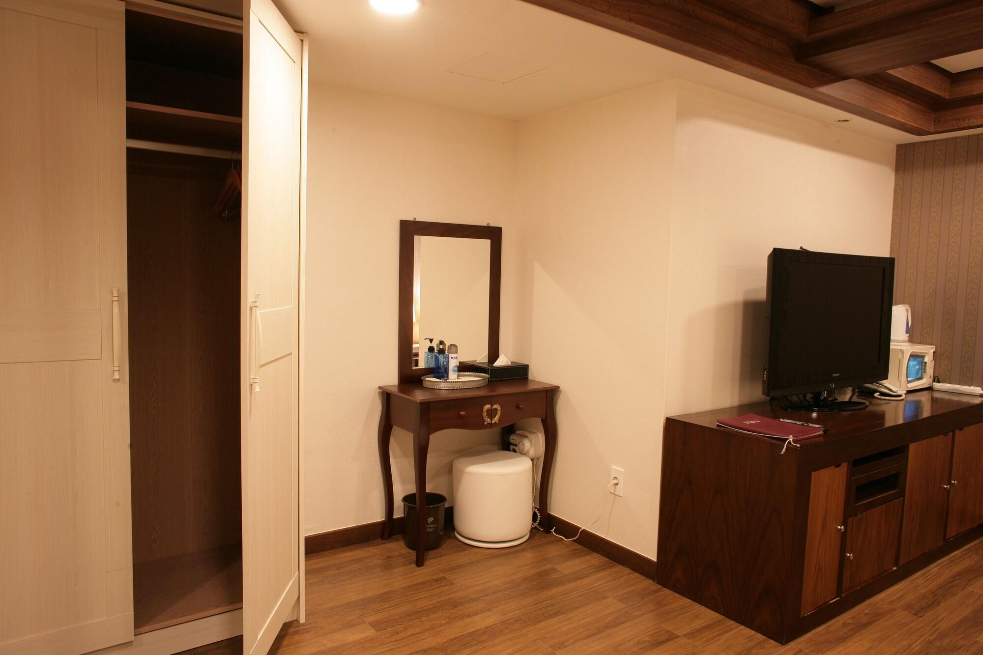 Hill House Seoul Myeongdong Hotel Exterior photo
